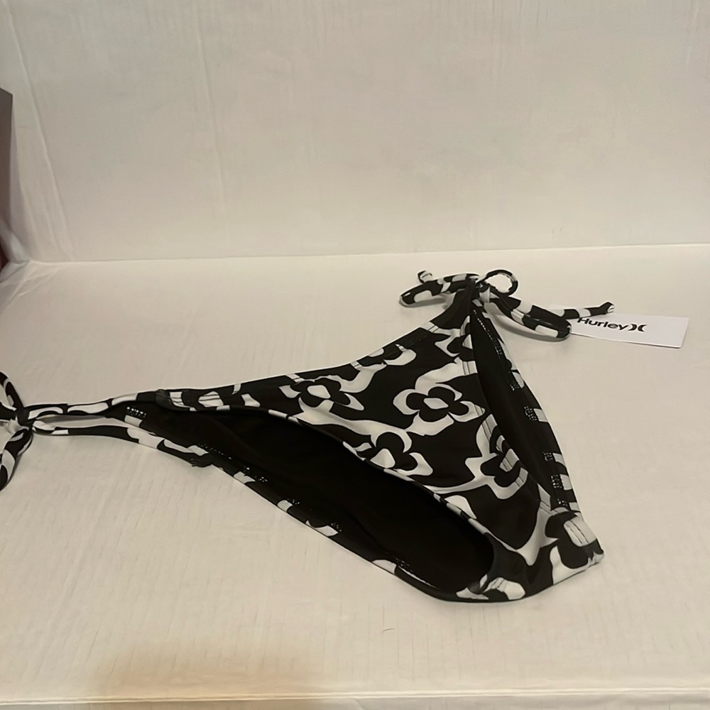 Hurley size Large black & white print bikini bottom. NWT